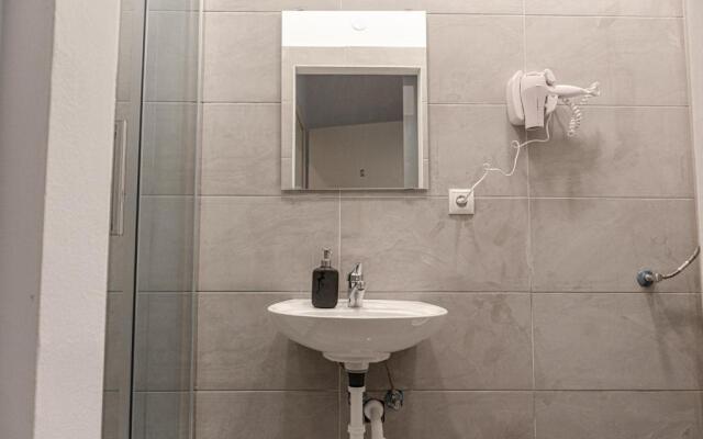 Classy 2BR Apt. w/ Exclusive Location near AKH