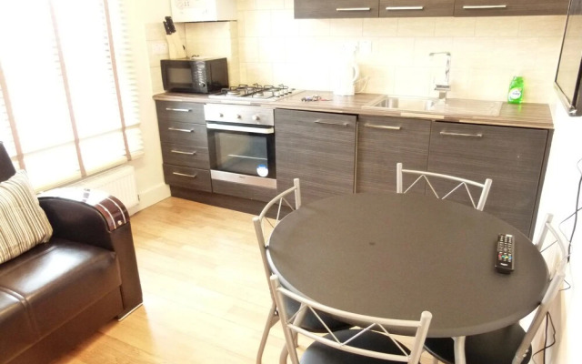 SS Property Hub - West Kensington Apartment