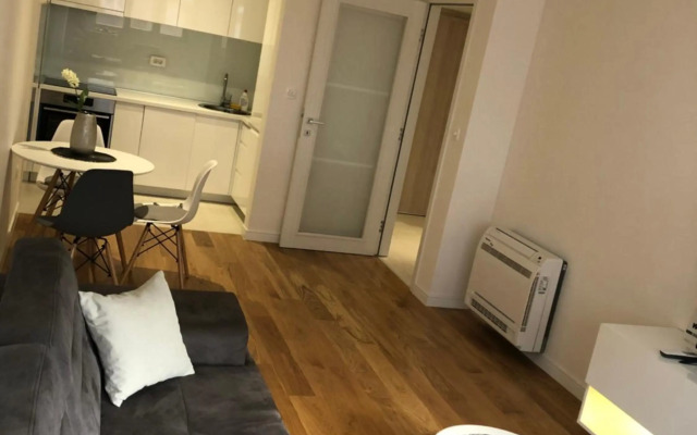 White Homes Apartments • Central Point