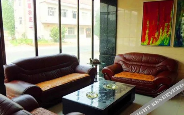 Wolong Holiday Hotel ( Xiangyang Gulongzhong Visitor Center)