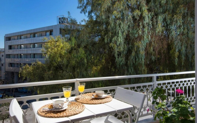 Bright stylish flat 10' walk to centre