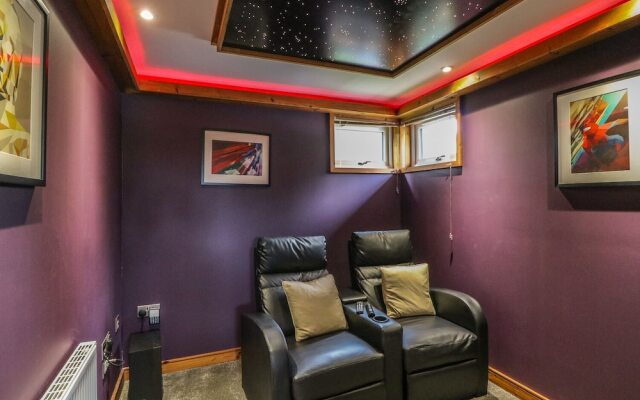 5 Faraway Fields, Liskeard