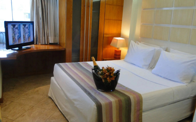 Plaza Praia Suites