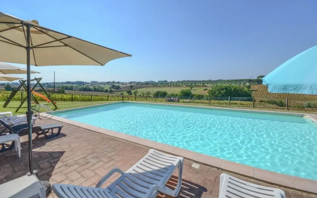 Cozy Farmhouse in Castiglione del Lago With Swimming Pool