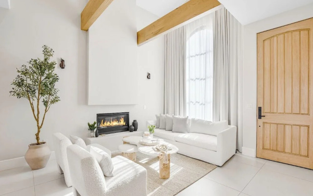 Villa Camellia - Charming 5 BR Home in the Heart of Studio City