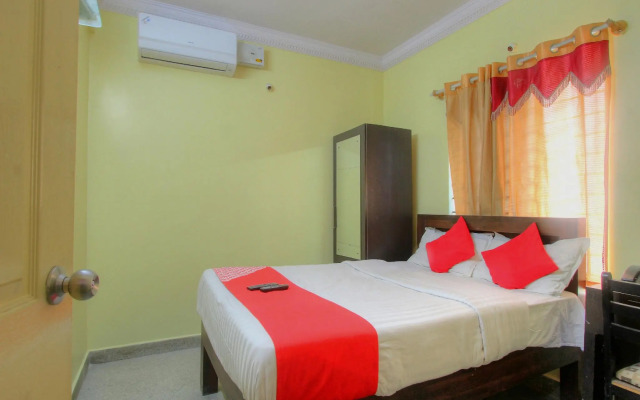 OYO 15926 New Golden Residency