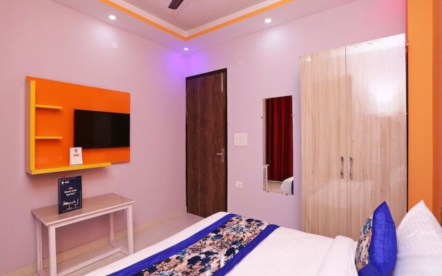 OYO 14822 Hotel The Capitol