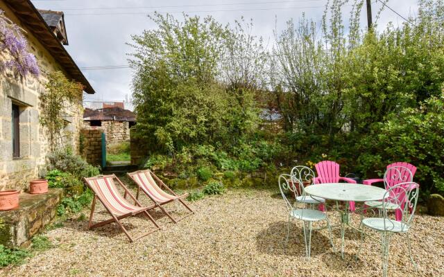 Cosy holiday home with terrace and garden near Quimperlé.
