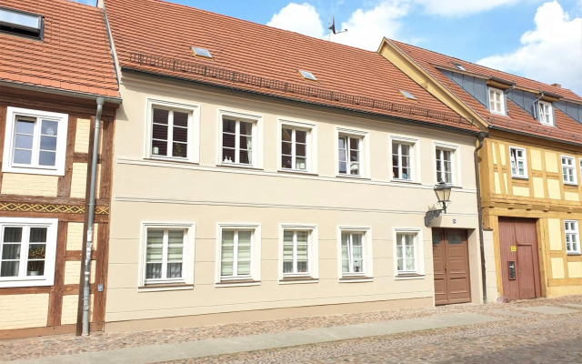 Travel Art Boardinghouse