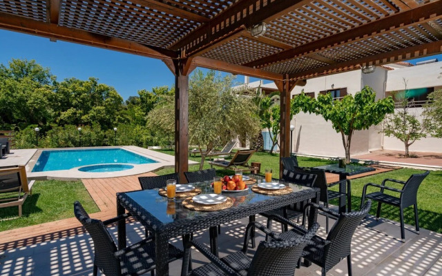 Nostos Villa - 50 m2 pool 2 km from the Beach