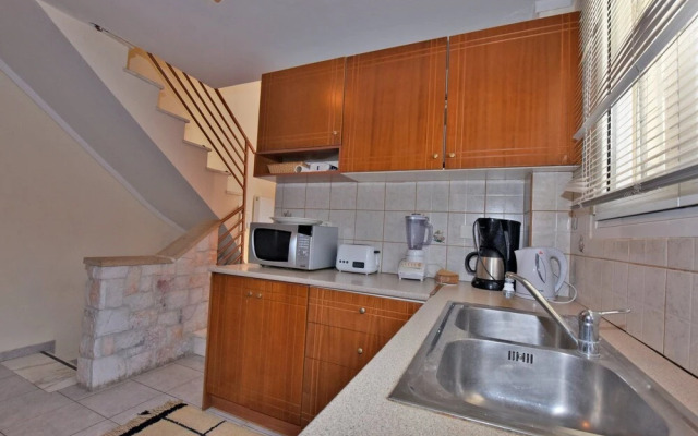 Demi Maisonette