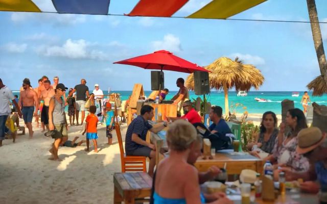 Las Terrazas VIP Pool Beach Club & Spa