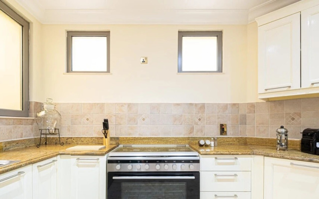 LUX Holiday Home - Frond E 1