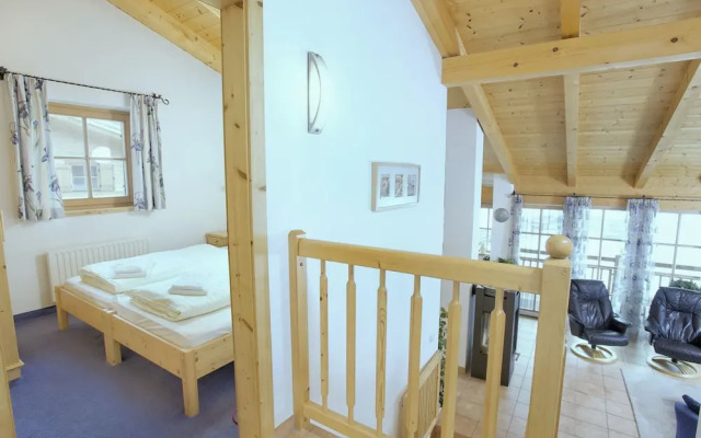 Cozy Chalet with Sauna near Königsleiten