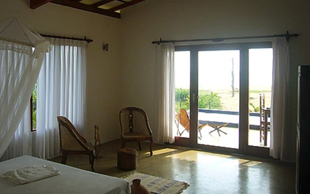Sri Lanka Beach House Hotel and SPA