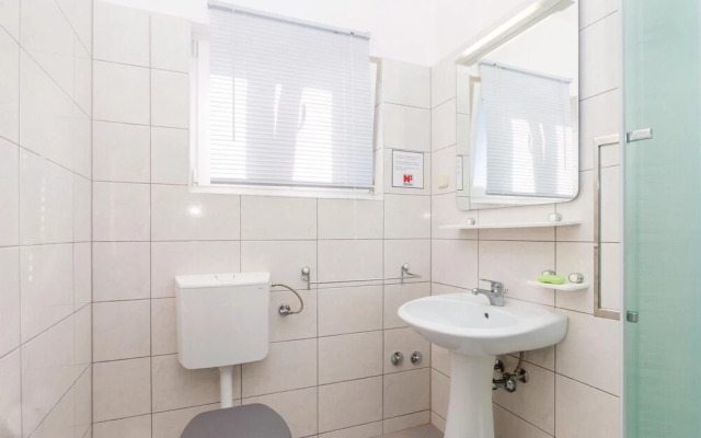 Amazing Home in Pinezici With Wifi and 2 Bedrooms