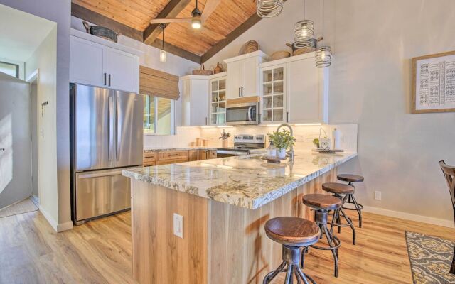 Airy Oceanfront Kailua-kona Gem w/ Community Pool