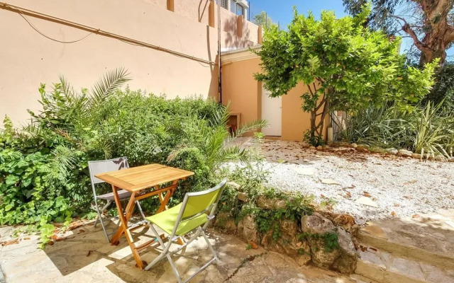 Palais Mire Juan Studio