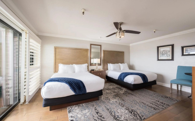 456 Embarcadero Inn & Suites