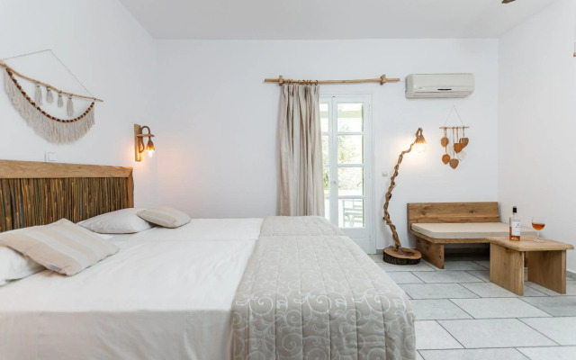 Studios Vrettos Beachfront Hotel