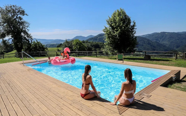 Treehouse Na Škaluc