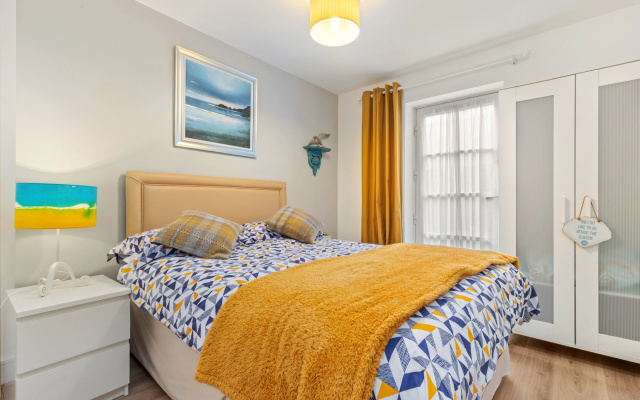 12 Rhodewood - Modern Apartment Close to Village and Beach