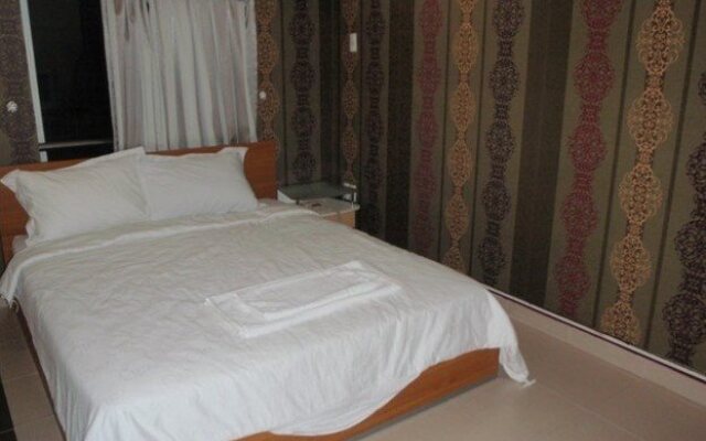 Green Hotel District 7