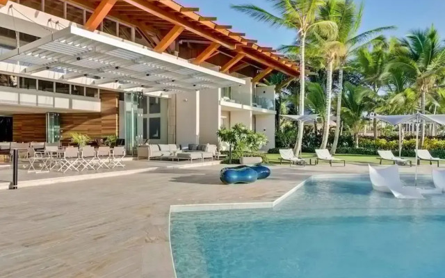 Architectural Oceanfront Masterpiece w Pool