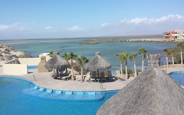 Playa Villa - 2 Br condo by RedAwning