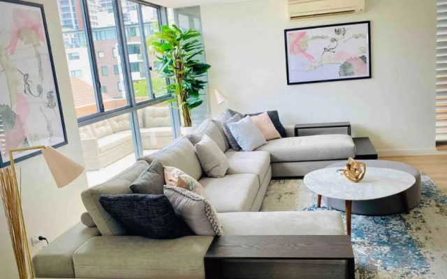 Crows Nest - Executive Penthouse - 3 Bedroom- 5km to City