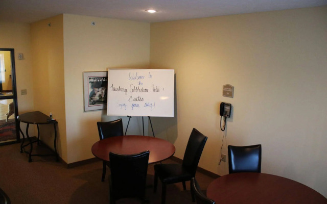 Edgewood Hotel & Suites