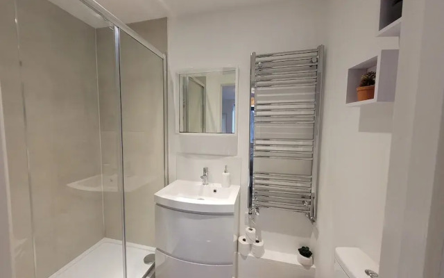 Crescent House Apartments