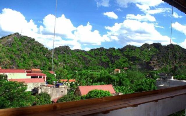 Toms Hostel