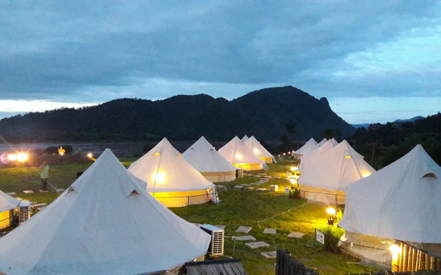 Chiangkhan River Green Hill