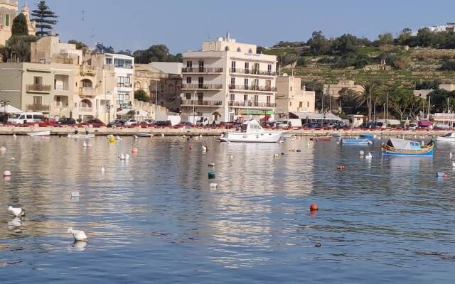 Spacious Apartment 5 Minutes Walk From The Beach