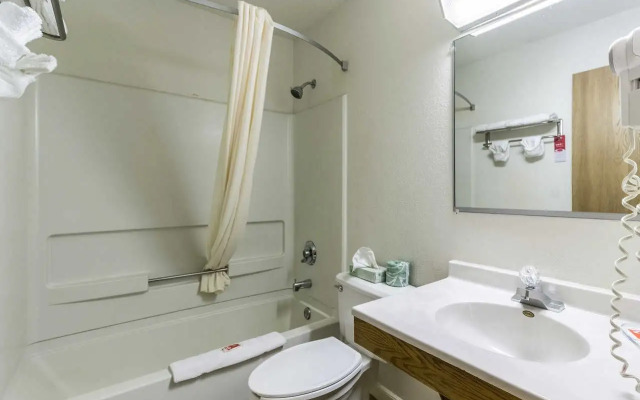 Rodeway Inn & Suites