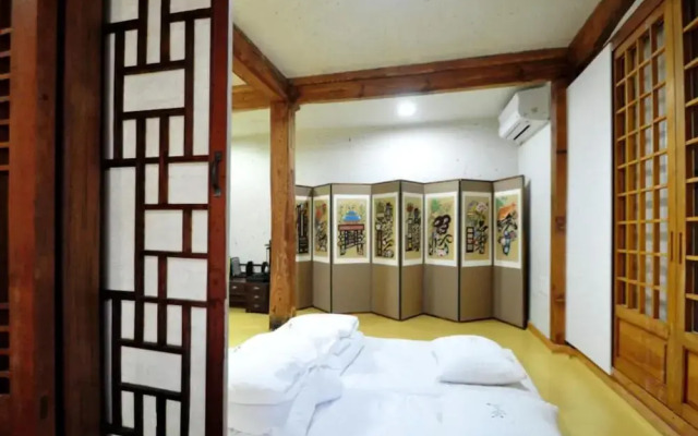 Gallery Jin Hanok Guesthouse