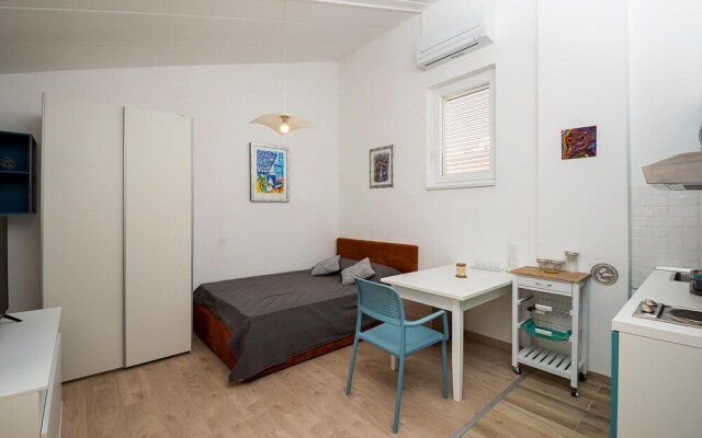 Beautiful Apartment in Barbariga With Wifi