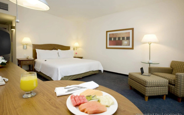 Fiesta Inn Express San Luis Potosí Oriente