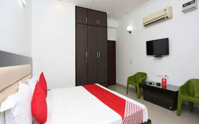 OYO 16449 Signature Stay's