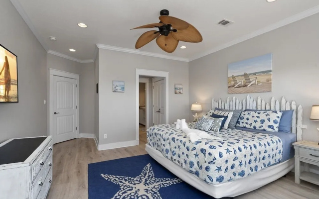 Shore Relaxin' 4 Bedroom Home by RedAwning