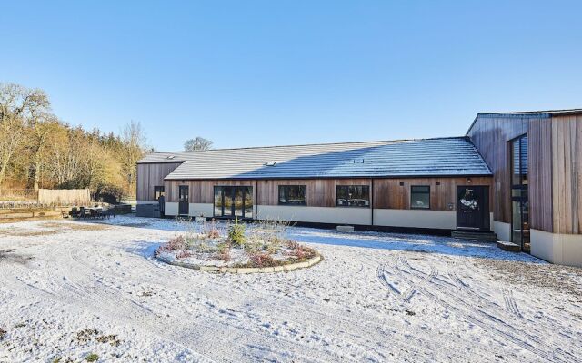 Host Stay The Parlour