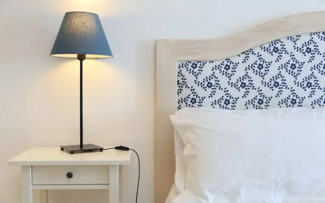 Room in Guest Room - Central Room With Balcony And Amazing Sea View
