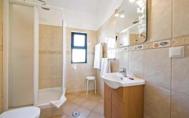 Exclusive Retreat in Vilamoura, Private Pool, Off-street Parking, Free AC & Wifi