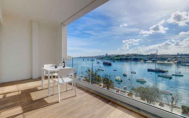 Superlative Apartment With Valletta and Harbour Views