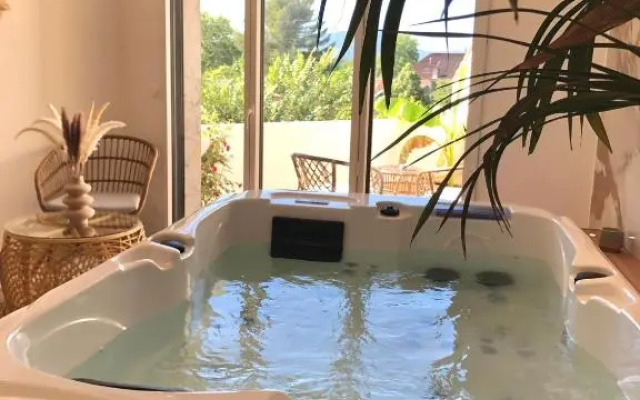 Studio la Boheme Jacuzzi Et Terrasse Vu Sur Pic Saint Loup (Adults Only)