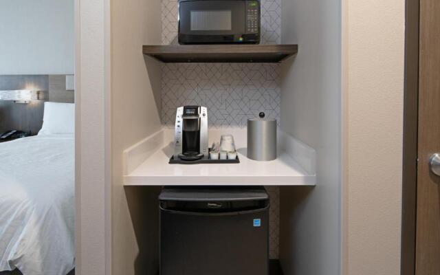 Holiday Inn Express & Suites Valencia - Santa Clarita by IHG