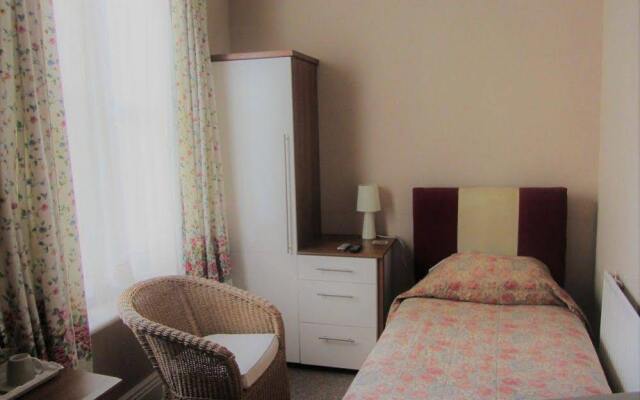 The Briary Hotel - Guest House