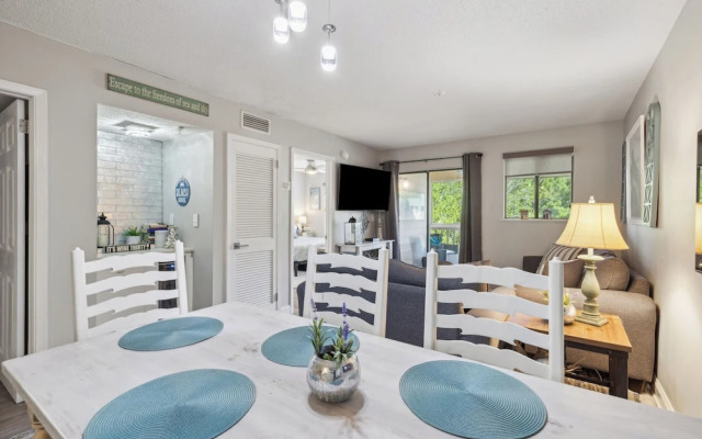 Seaside Bliss Retreat Coastal Condo for 6