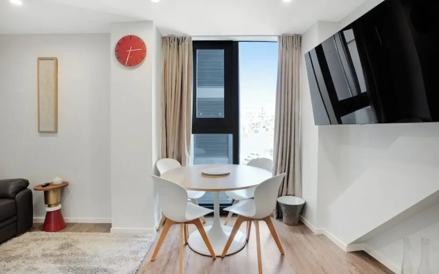 Augustus Harmony Apartment with Parking